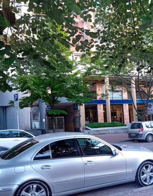 Tirana Road Blloku Area Appartement Buitenkant foto